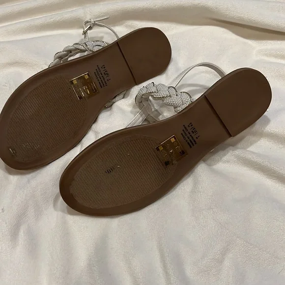 Draper James, braided pearl accent, size 7 sandal - Picture 2 of 6